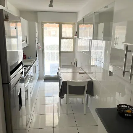 Daire Charming 2-room Near With Terrace Cagnes-sur-Mer