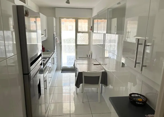 Daire Charming 2-room Near With Terrace Cagnes-sur-Mer