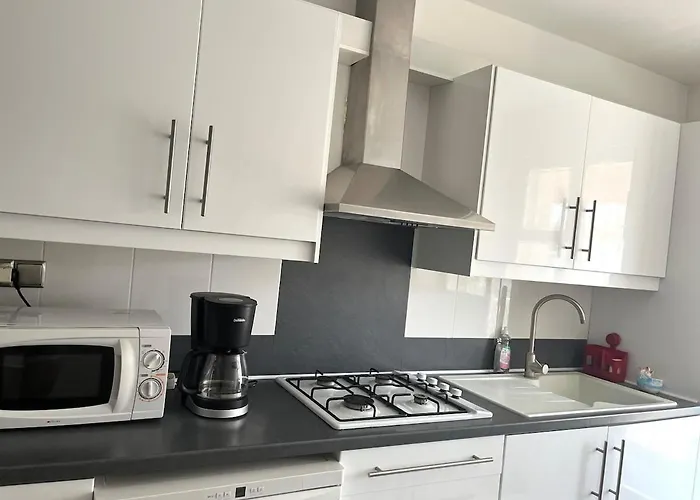 דירה Charming 2-room Near With Terrace